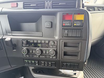 2027 Volvo VNL64T860