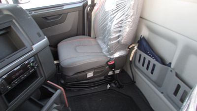 2025 Volvo VHD64B300