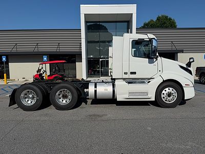 2022 Volvo VNL64T300