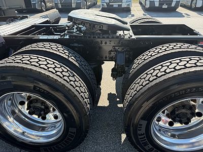 2023 Volvo VNL64T760