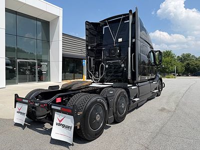 2023 Volvo VNL64T760