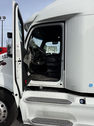 2023 Peterbilt 579