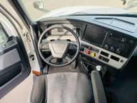 2021 Freightliner CASCADIA 126