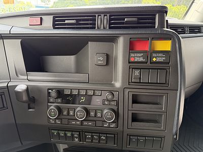 2027 Volvo VNL64T860