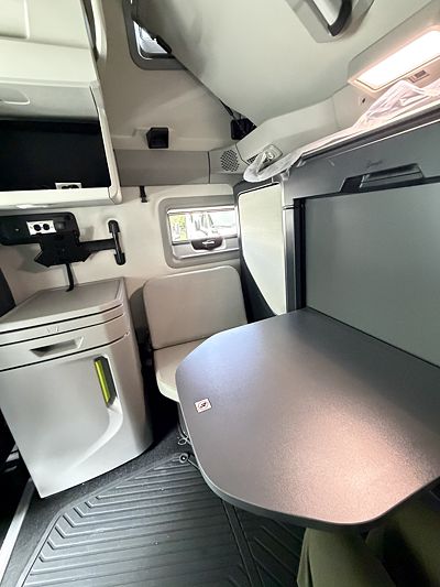 2027 Volvo VNL64T860