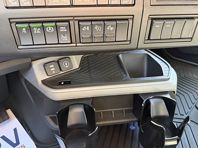 2027 Volvo VNL64T860