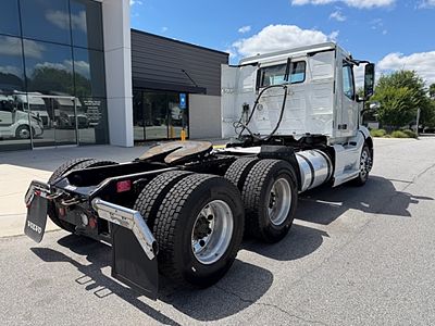 2022 Volvo VNL64T300