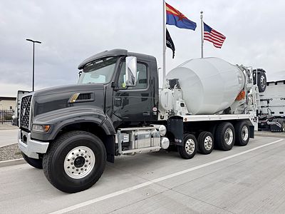 2025 Volvo VHD64F300