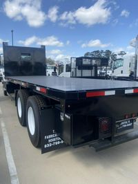 2025 Volvo VHD64B300