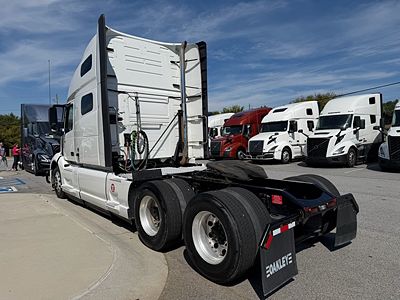 2021 Volvo VNL64T760