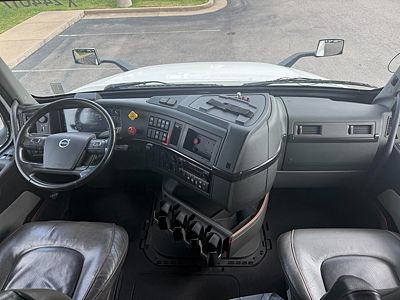 2024 Volvo VNL64T860