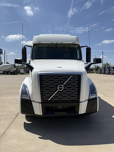 2022 Volvo VNL64T740