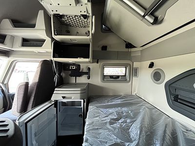 2027 Volvo VNL64T860