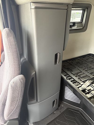 2020 Volvo VNL64T760