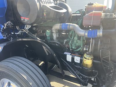 2022 Volvo VNL64T760