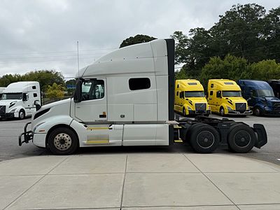 2023 Volvo VNL64T740