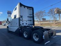 2025 Volvo VNL64T860