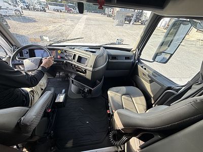2020 Volvo VNL64T740