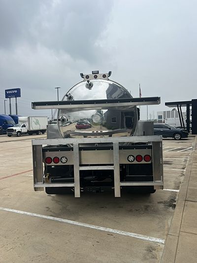 2027 Mack MD642