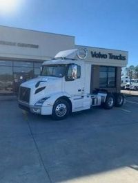 2025 Volvo VNR64T300