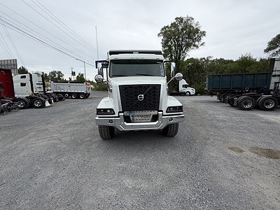 2025 Volvo NRE62T300
