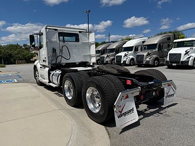 2022 Volvo VNL64T300