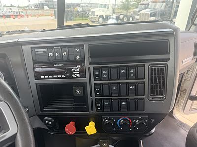2020 Mack PIN64T