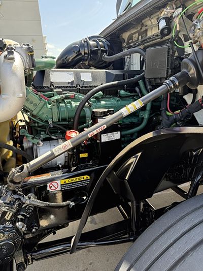 2022 Volvo VNL64T740