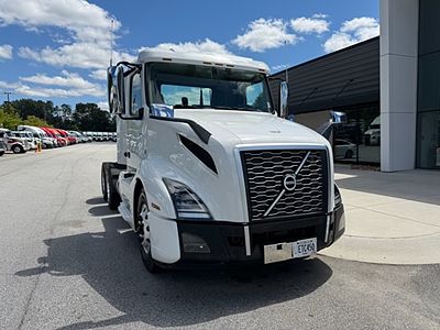 2022 Volvo VNL64T300