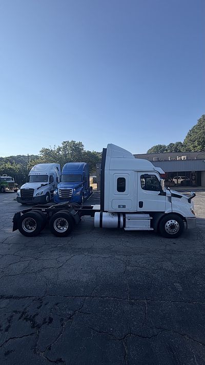 2020 Freightliner CASCADIA 126