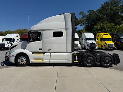 2023 Volvo VNL64T740