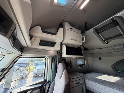 2027 Volvo VNL64T860