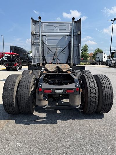 2024 Volvo VNL64T740
