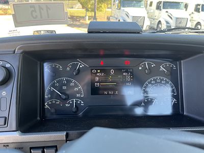 2025 Volvo VNL64T300