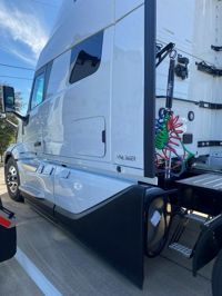 2025 Volvo VNL64T860
