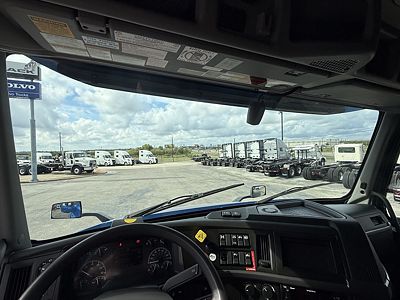 2022 Volvo VNL64T760