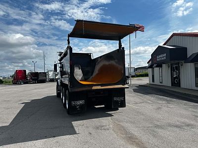 2025 Volvo VHD84B300
