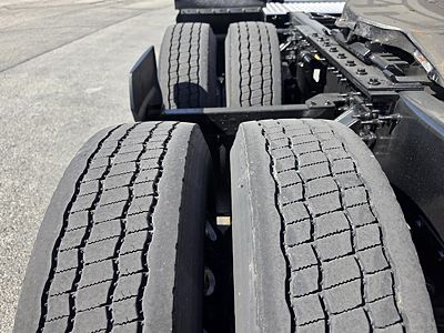 2023 Volvo VNL64T740