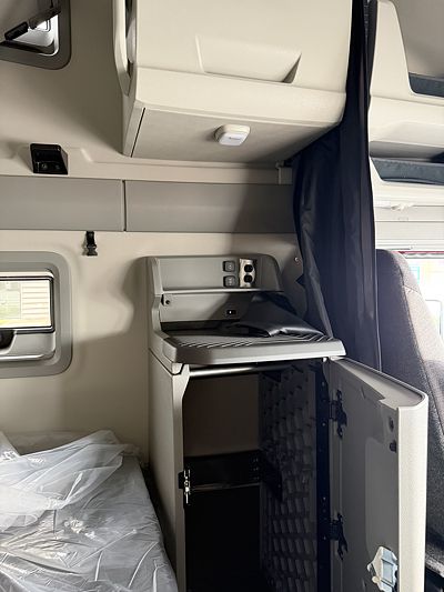 2027 Volvo VNL64T860