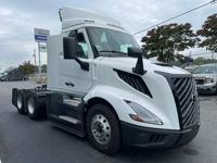 2025 Volvo VNL64T300
