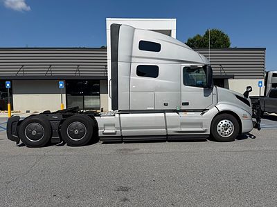 2024 Volvo VNL64T760