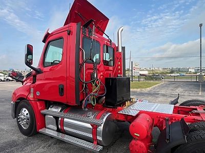 2020 Freightliner CASCADIA 126