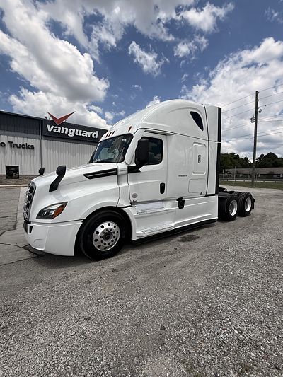2022 Freightliner CASCADIA 126