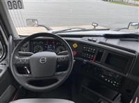 2025 Volvo VNL64T860