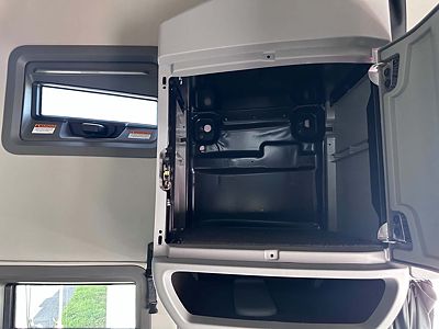 2022 Volvo VNL64T760