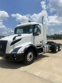 2025 Volvo VNX64T300