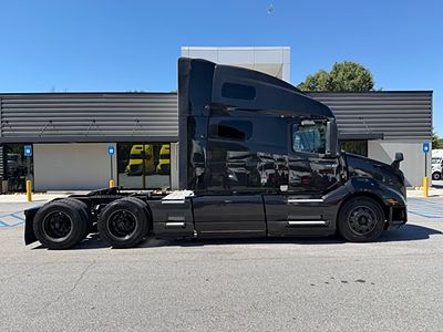2022 Volvo VNL64T760