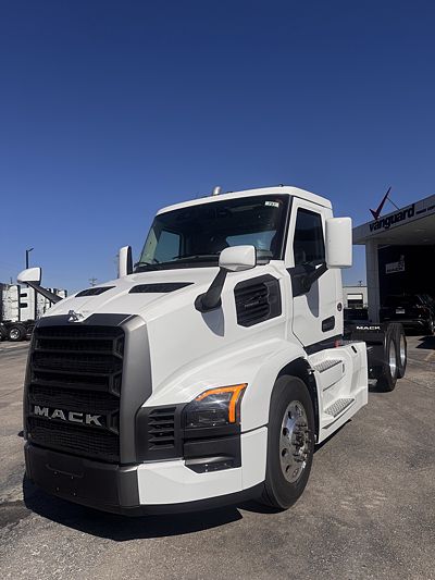 2026 Mack PIONEER 64T