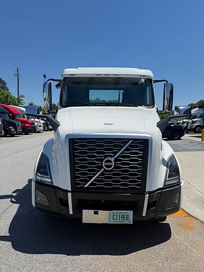 2022 Volvo VNL64T300