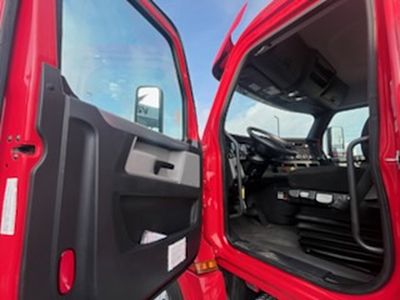 2020 Freightliner CASCADIA 126